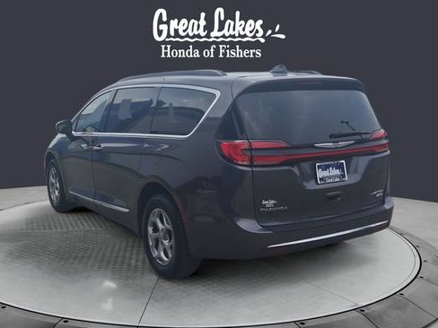 Used 2023 Chrysler Pacifica Limited AWD/4WD image 3