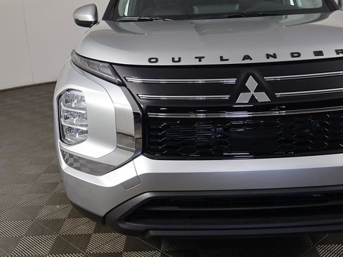 New 2026 Mitsubishi Outlander ES image 11