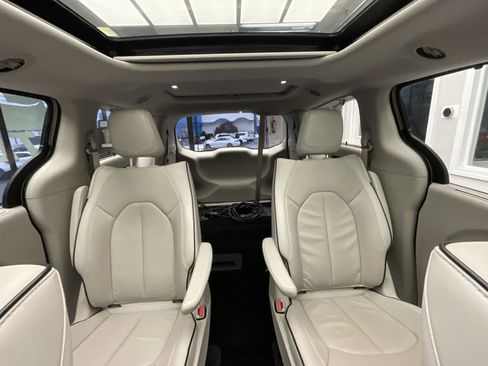Used 2018 Chrysler Pacifica Limited w/ Advanced Safetytec Group image 16