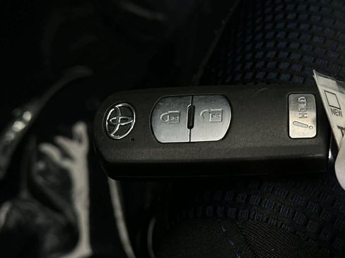 Used 2020 Toyota Yaris LE FWD image 29