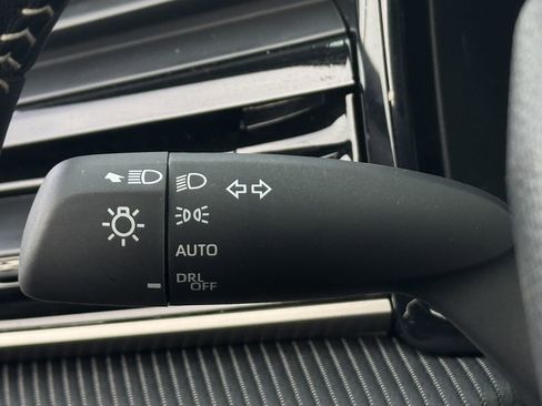 Used 2025 Toyota Camry SE FWD image 23