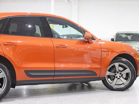 Used 2025 Porsche Macan AWD/4WD image 11