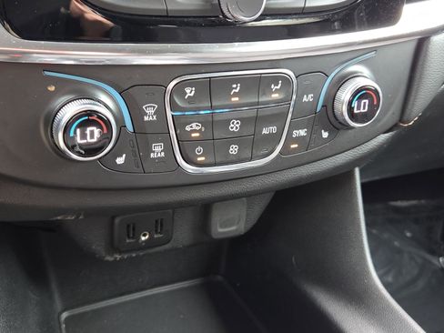 Certified 2021 Chevrolet Traverse LT image 20