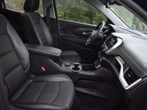 Used 2023 GMC Terrain SLT w/ Infotainment Package II AWD/4WD image 17
