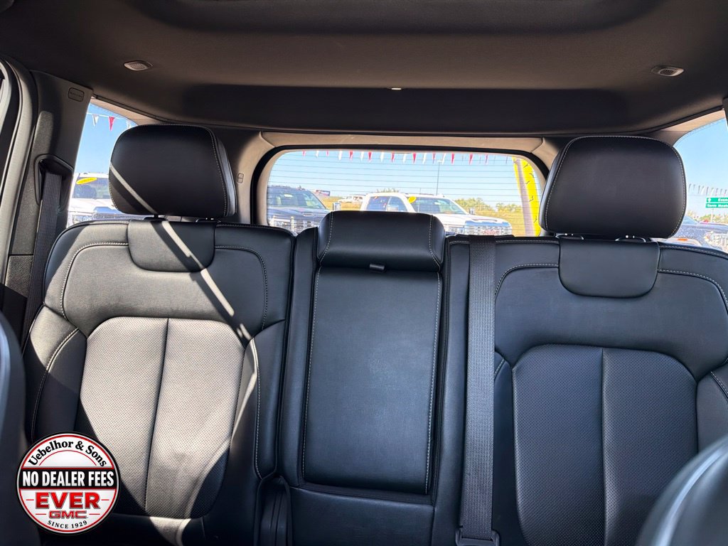 Used 2023 Jeep Grand Cherokee Overland w/ Luxury Tech Group IV AWD/4WD image 19