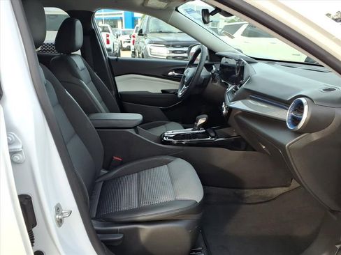 Used 2024 Chevrolet Trax LT w/ Driver Confidence Package FWD image 17