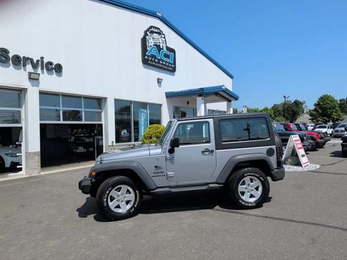 Used 2015 Jeep Wrangler Sport w/ Quick Order Package 24S AWD/4WD image 2