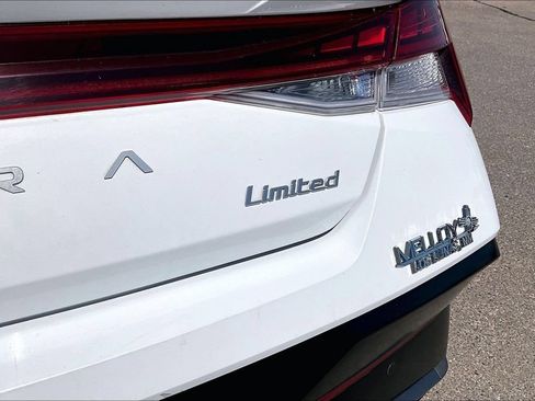 Used 2024 Hyundai Elantra Limited FWD image 24
