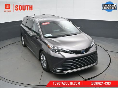 Used 2024 Toyota Sienna Platinum image 63