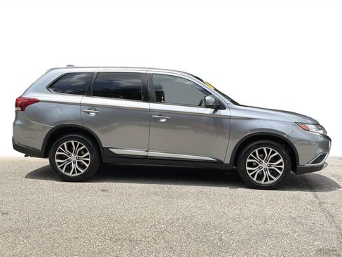 Used 2018 Mitsubishi Outlander SE AWD/4WD image 27