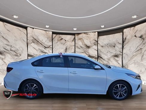 Used 2023 Kia Forte LXS w/ LXS Technology Package FWD image 4