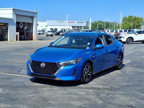 Used 2024 Nissan Sentra SV FWD image 2