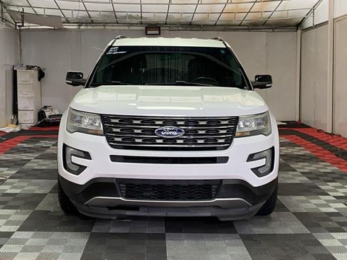Used 2017 Ford Explorer XLT AWD/4WD image 2