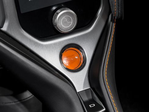 Used 2026 McLaren 750S RWD image 25