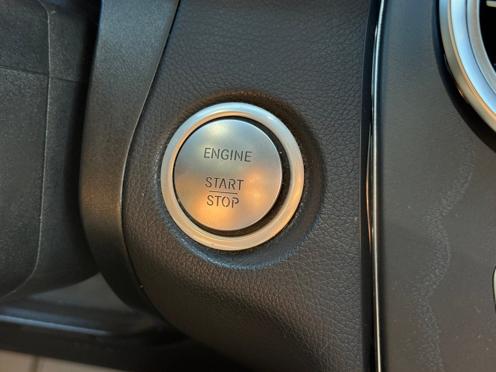 Used 2019 Mercedes-Benz GLC 300 4MATIC image 30