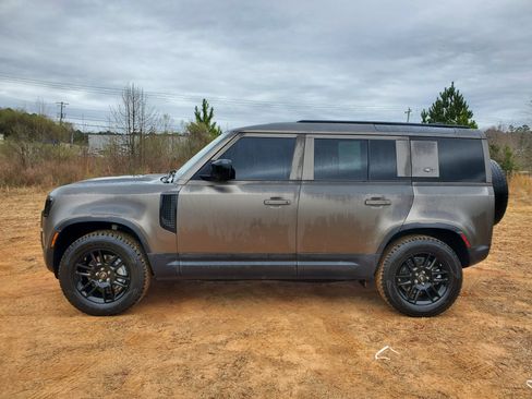 Used 2020 Land Rover Defender 110 SE image 5