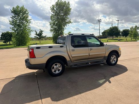Used 2002 Ford Explorer Sport Trac 2WD image 24