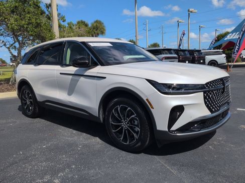 Certified 2025 Lincoln Nautilus Premier AWD/4WD image 2