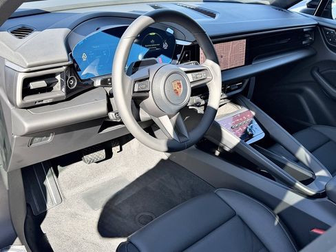 New 2026 Porsche Macan 4 Electric image 4