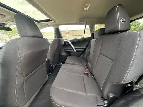 Used 2018 Toyota RAV4 XLE AWD/4WD image 28