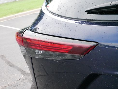 Certified 2024 Toyota Highlander XLE image 17