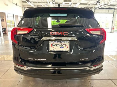 Used 2024 GMC Terrain Denali w/ Denali Premium Package AWD/4WD image 14