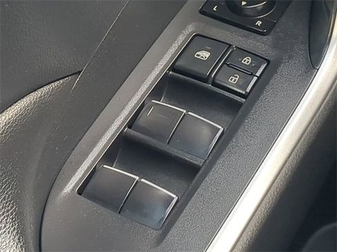 Used 2019 Toyota RAV4 XLE Premium image 23