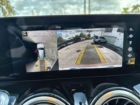 Used 2022 Mercedes-Benz GLB 250 image 28