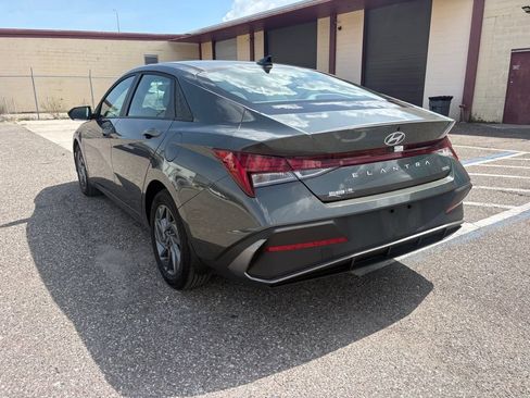 Used 2025 Hyundai Elantra Hybrid FWD image 5