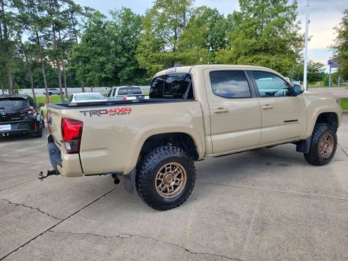 Used 2018 Toyota Tacoma TRD Sport w/ Technology Package AWD/4WD image 6