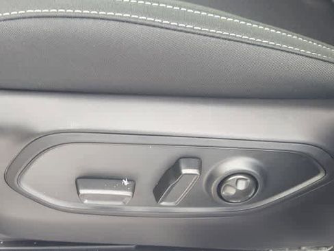 New 2025 Jeep Grand Cherokee L Laredo image 16