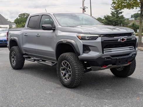 Used 2024 Chevrolet Colorado ZR2 w/ ZR2 Convenience Package III AWD/4WD image 3