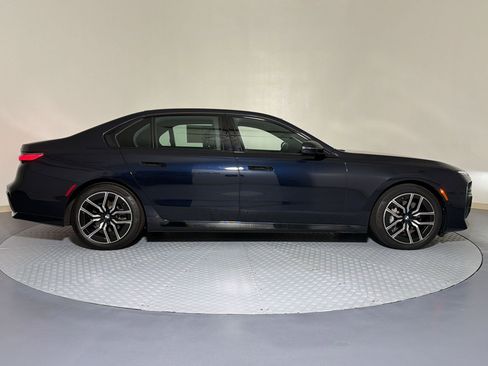 Used 2025 BMW 740i xDrive AWD/4WD image 8