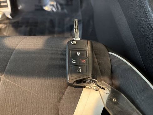 Used 2025 Volkswagen Jetta Sport image 28