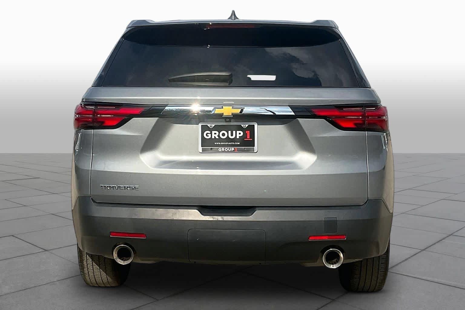 Used 2023 Chevrolet Traverse LS w/ Safety Package FWD image 5