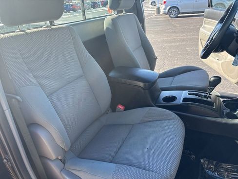 Used 2014 Toyota Tacoma Base image 34