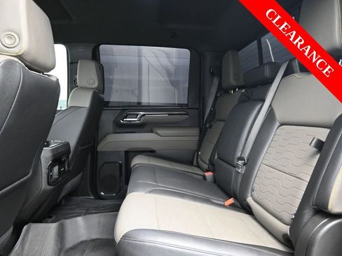 Used 2025 Chevrolet Silverado 2500 ZR2 w/ Technology Package image 17