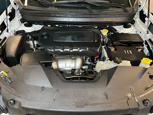 Used 2023 Jeep Cherokee Altitude Lux image 12