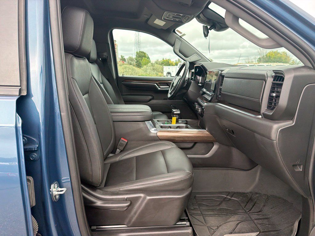 Used 2024 Chevrolet Silverado 1500 LT w/ Z71 Off-Road Package AWD/4WD image 37
