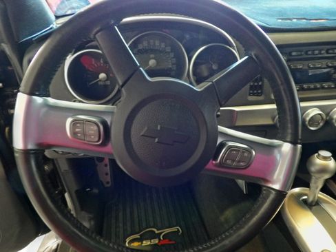 Used 2005 Chevrolet SSR w/ Preferred Equipment Group image 10