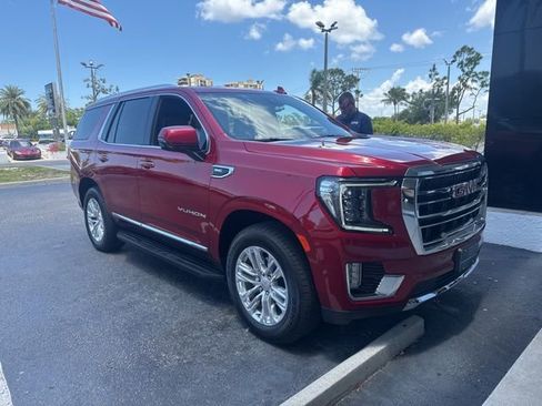 Certified 2024 GMC Yukon SLT w/ SLT Luxury Package AWD/4WD image 1
