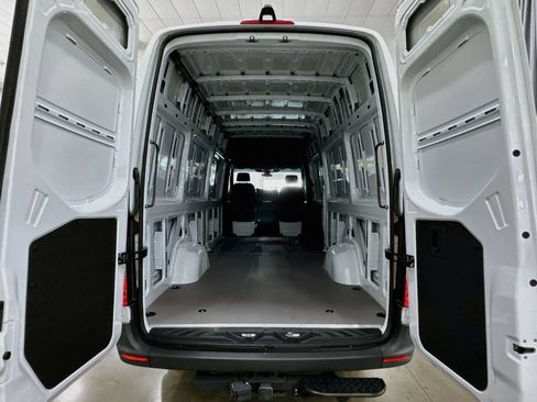 Used 2025 Mercedes-Benz Sprinter 2500 image 24