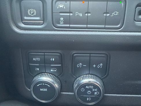 Used 2021 GMC Yukon SLT AWD/4WD image 25