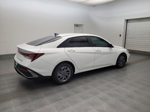 Used 2024 Hyundai Elantra SEL FWD image 10