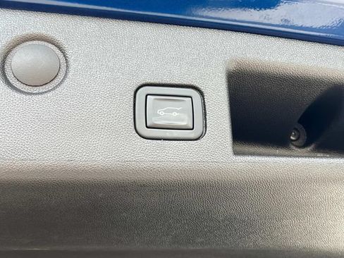 Used 2023 Chevrolet Equinox RS w/ LPO, Floor Liner Package FWD image 7