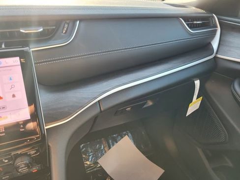 New 2025 Jeep Grand Cherokee L Limited w/ Black Appearance Package image 29