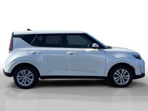 Used 2023 Kia Soul LX FWD image 6