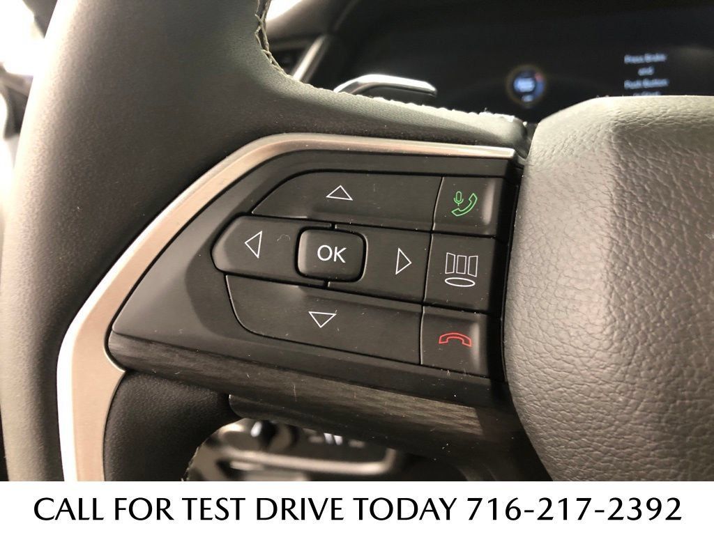 Used 2024 Jeep Grand Cherokee Laredo AWD/4WD image 21