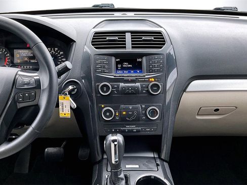 Used 2019 Ford Explorer Base image 12