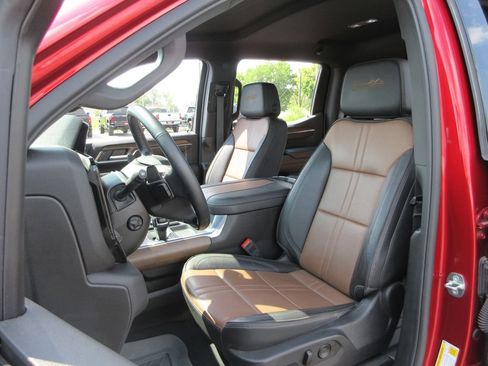 Certified 2024 Chevrolet Silverado 1500 High Country AWD/4WD image 22